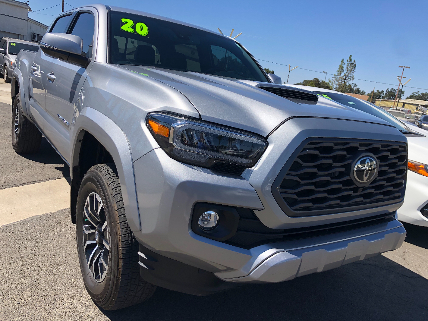 2020 TOYOTA Tacoma DoubleCab 4WD V6 at Premier Auto Visalia