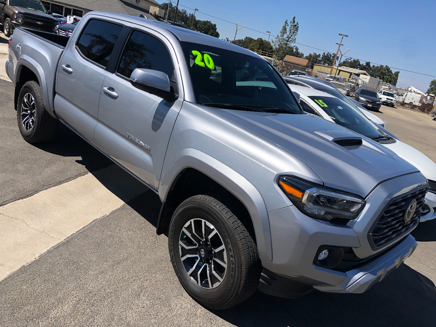 2020 TOYOTA Tacoma DoubleCab 4WD V6 at Premier Auto Visalia
